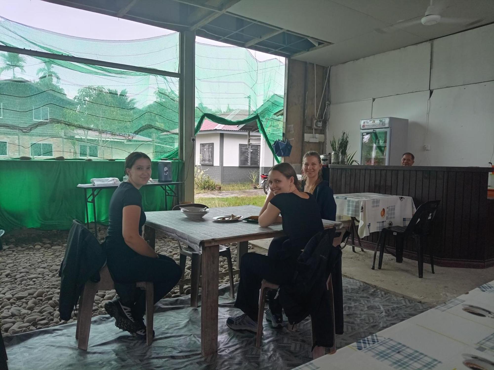 Mulu D Cave Homestay Екстериор снимка