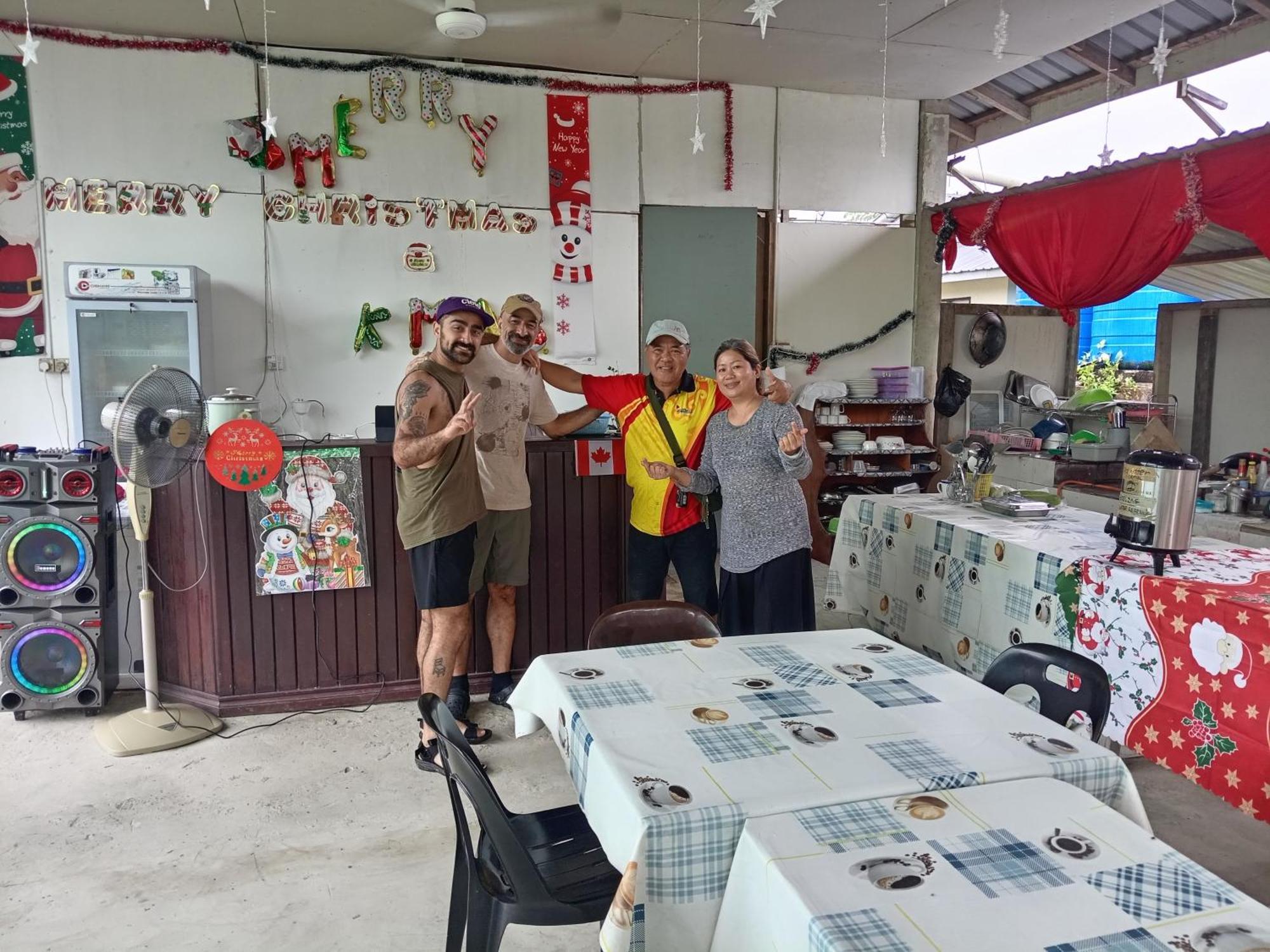 Mulu D Cave Homestay Екстериор снимка