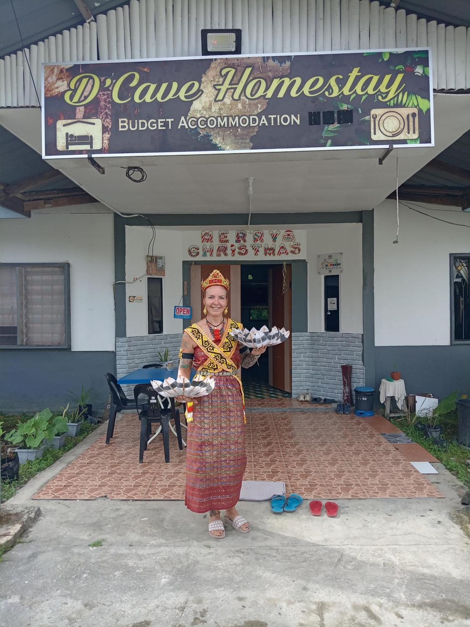 Mulu D Cave Homestay Екстериор снимка