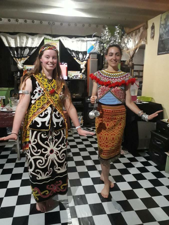 Mulu D Cave Homestay Екстериор снимка
