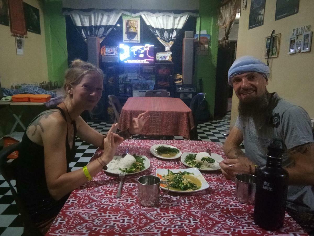 Mulu D Cave Homestay Екстериор снимка