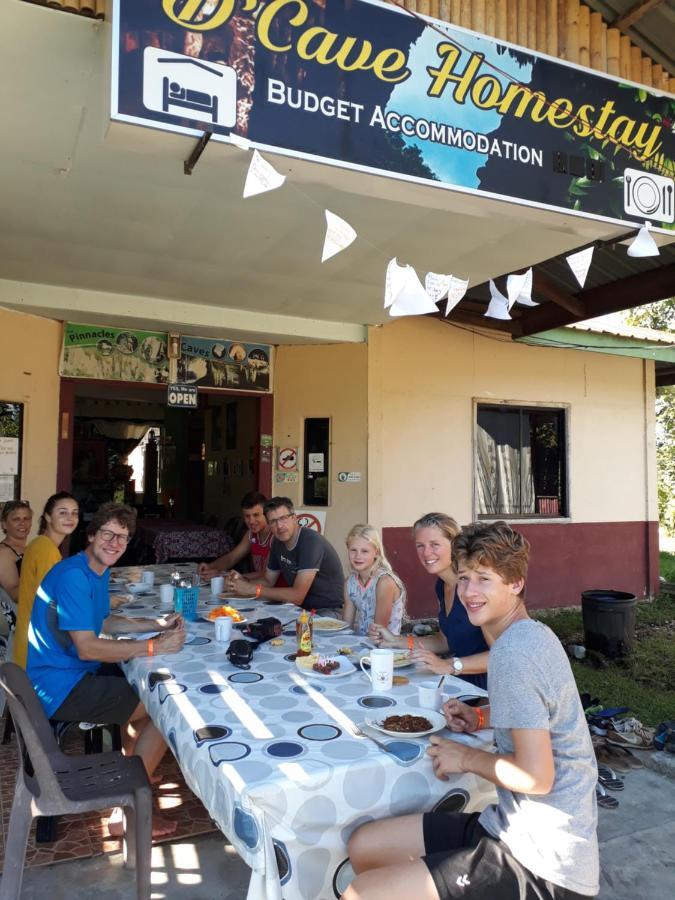 Mulu D Cave Homestay Екстериор снимка