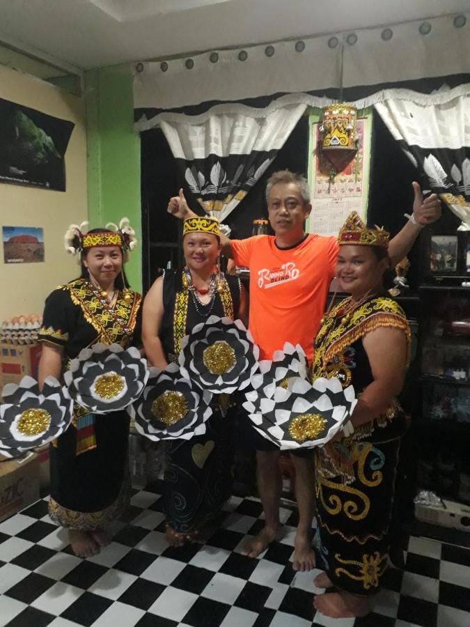 Mulu D Cave Homestay Екстериор снимка