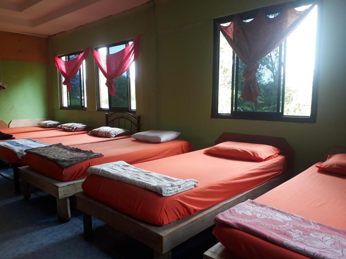 Mulu D Cave Homestay Екстериор снимка