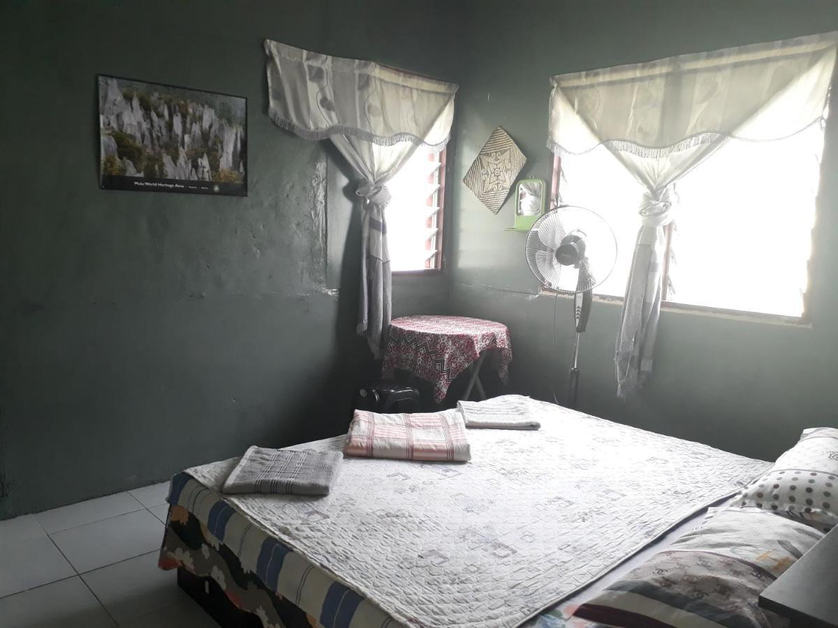 Mulu D Cave Homestay Екстериор снимка